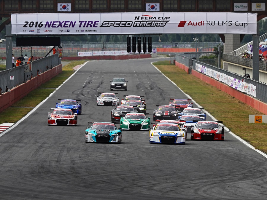 Start of Race2 at Audi R8 LMS Cup, Rd7 and Rd8, Korea International Circuit, Yeongam, South Korea, 25 September 2016.