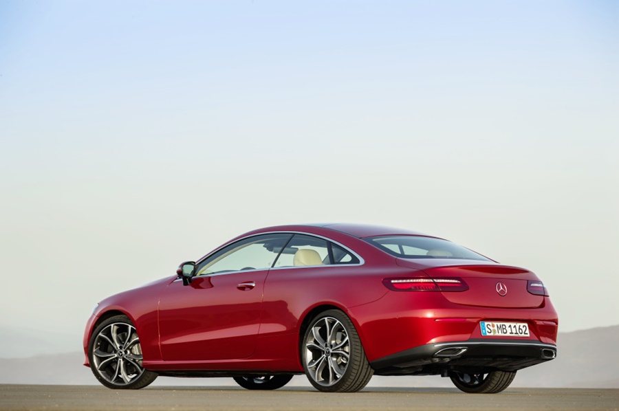 Mercedes-Benz E-Klasse Coupé; 2016; Exterieur: designo hyazinthrot metallic, AVANTGARDE ; Mercedes-Benz E-Class Coupé; 2016; exterior: designo hyacinth red metallic, AVANTGARDE;