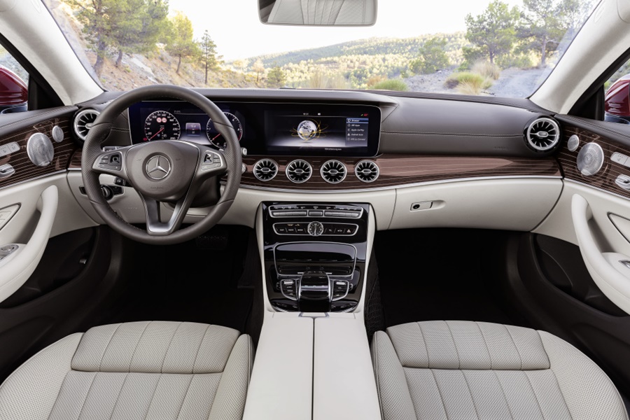 Mercedes-Benz E-Klasse Coupé; 2016; Interieur: Leder macchiatobeige / espressobraun; Zierteile designo Holz Magnolie flowing lines braun ; Mercedes-Benz E-Class Coupé; 2016; interior: Leather macchiato beige / espresso brown (205), designo brown flowing lines magnolia wood trim parts;