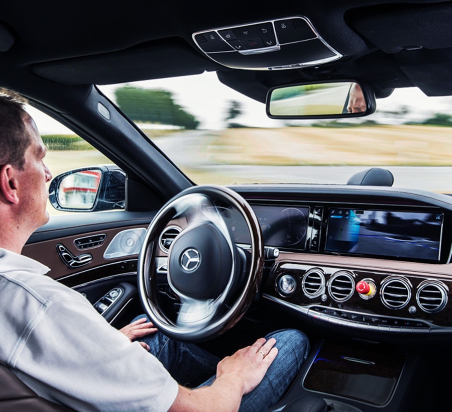  Mercedes Benz開發中的自動駕駛汽車。