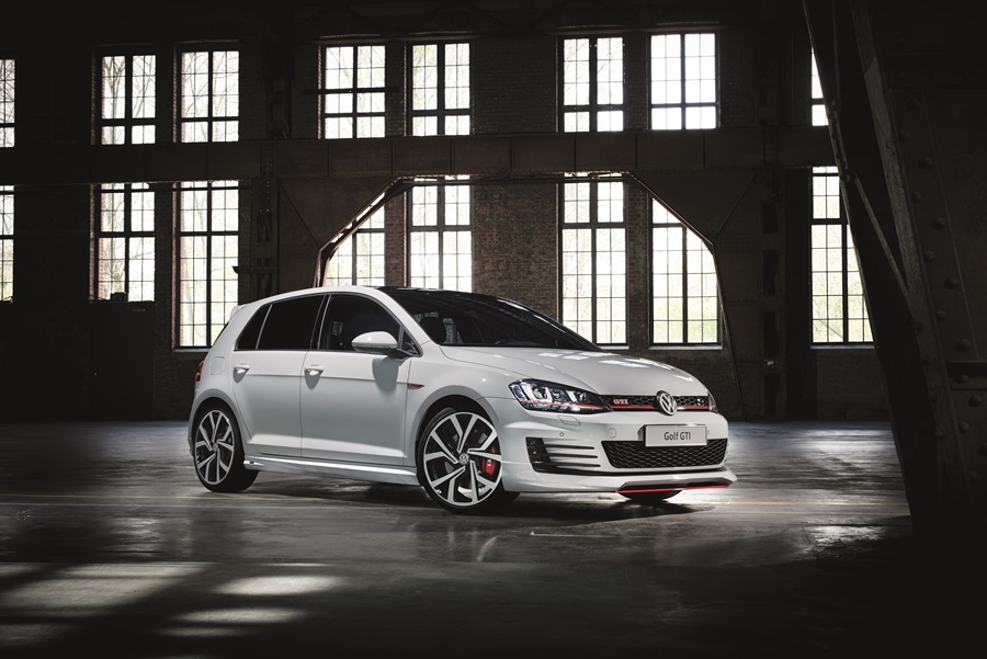 volkswagen-performance-golfs-and-oettinger-gti-front