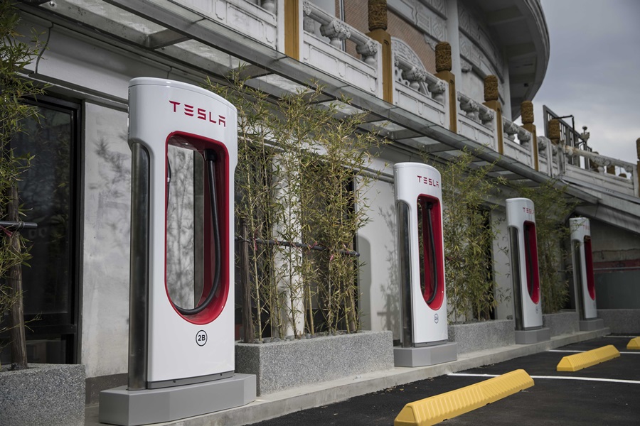 Tesla台灣第一組超級充電站