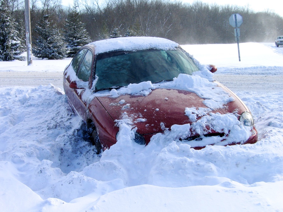 hapless-abbotsford-burglar-s-getaway-van-gets-stuck-in-snow-asks-for-help-from-115282_1