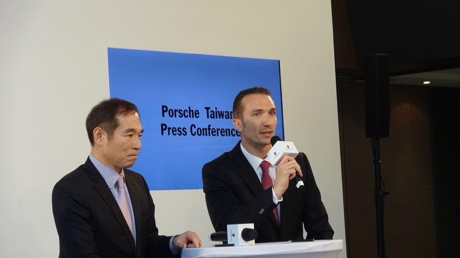 永業總經理李智龍（圖左）與台灣保時捷總裁Martin Limpert。
