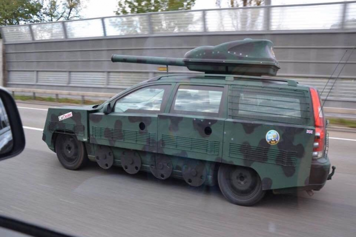 這真的是「瑞典坦克」！！