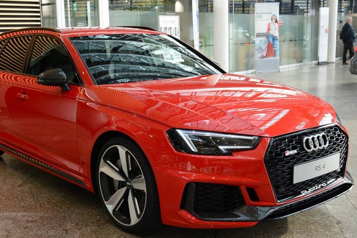 身形超迷人！披著經典豔紅色澤的2018 Audi RS4 Avant現身！