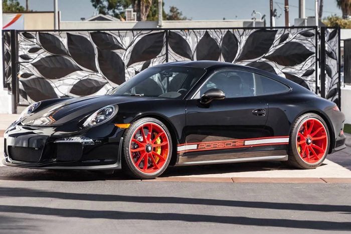 僅行駛225公里的Porsche 911 R是否值得以1300萬台幣買下呢？