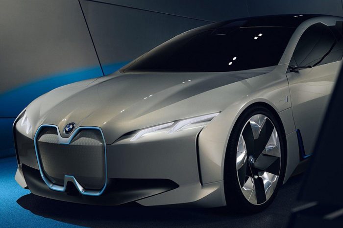 Tesla小心了！BMW正式宣布iVision Dynamics將以「i4」之名推出！