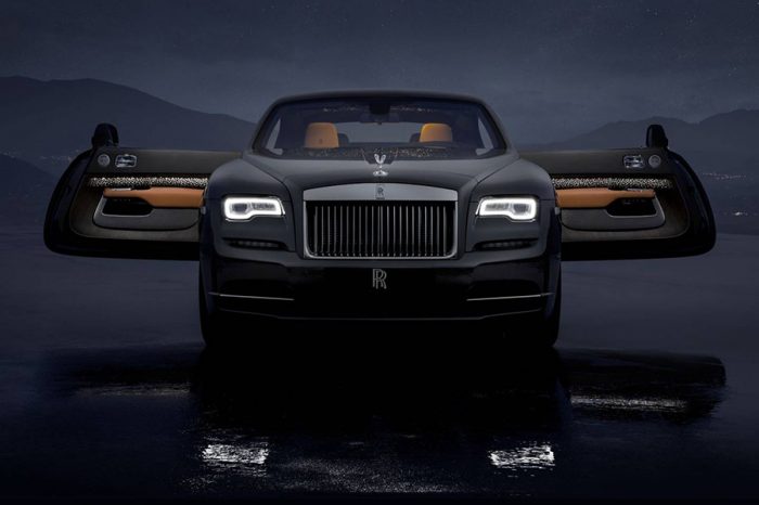 Rolls-Royce Wraith Luminary Collection在車頂蓬雕塑出的璀璨星空再次令世人讚嘆不已！