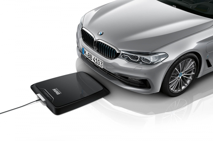 停好位置就充電 ！BMW推出530e iPerformance專屬無線充電板！