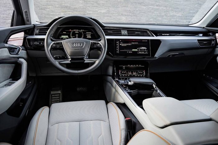 充滿濃烈未來感！Audi E-Tron擁有5張螢幕的高科技內裝搶先看！