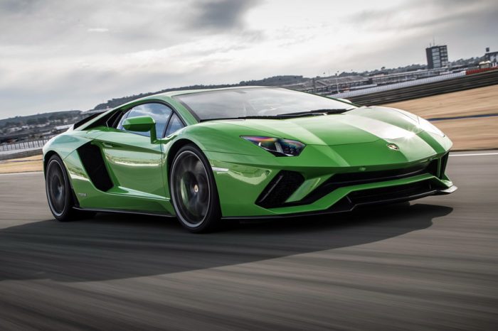 Lamborghini表明Aventador的繼任車款將採用V12引擎為主的油電混合系統！