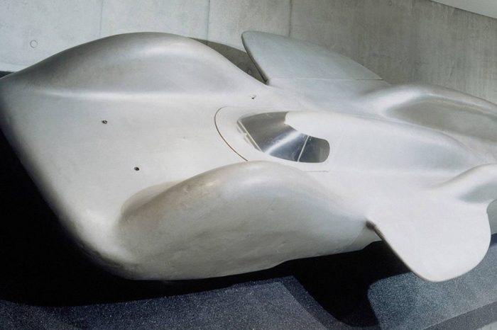 你曾知道Mercedes在1930年代曾製作「T80」原型車要來拿下陸上極速紀錄嗎？