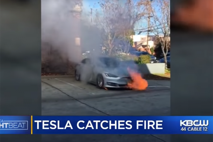 這樣太危險！特斯拉Model S電池不明原因自燃（影片）