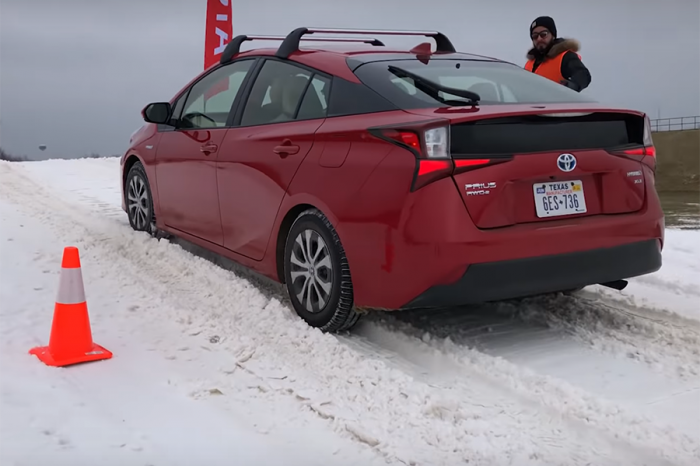 四驅版Toyota Prius AWD-e雪地挑戰！真比前驅強？