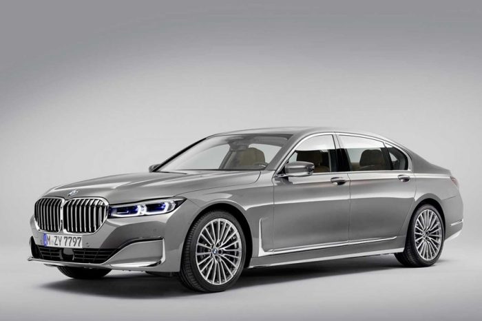 你認為哪輛車的巨型水箱護罩比較好看？BMW 7-Series還是X7？