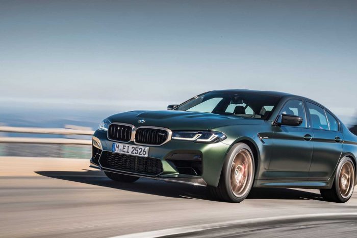 大量的碳纖維配件與更強的性能2022 BMW M5 CS
