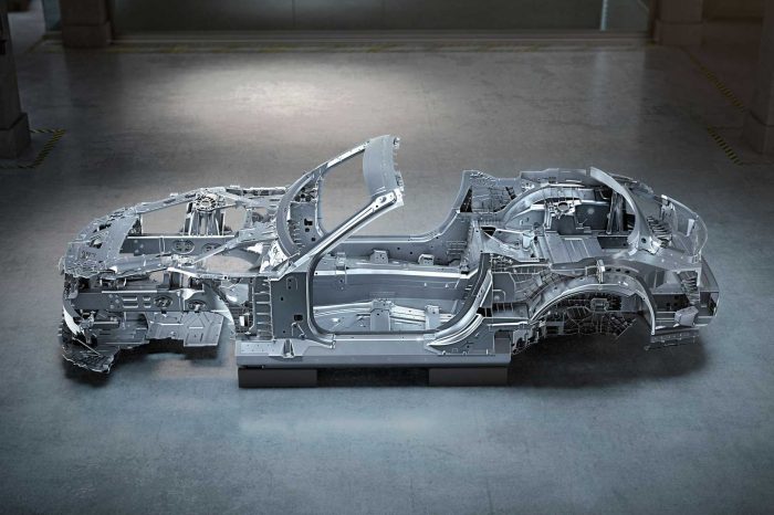2022 Mercedes-AMG SL 將採用鋼性大幅提高的新型輕量化底盤