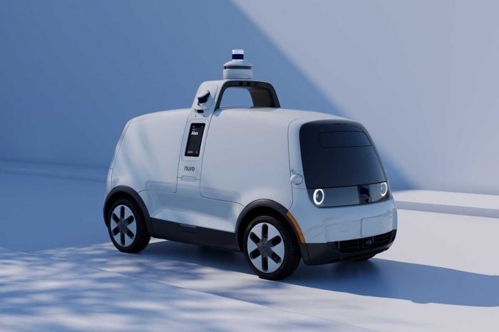最新的無人自動駕駛快遞車輛在車頭設計了安全氣囊來保護路人