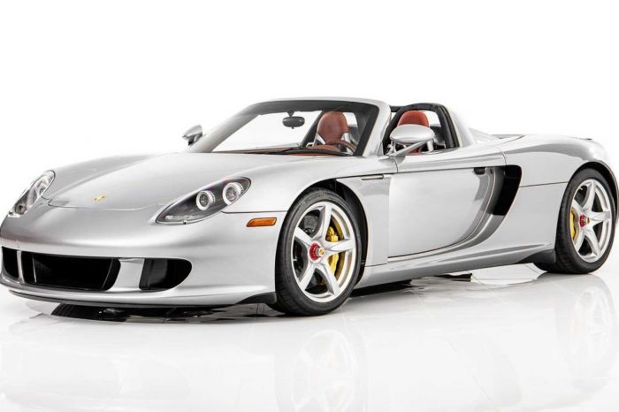 里程不到 50 公里的超級新車 2004 Porsche Carrera GT 讓你心動嗎？