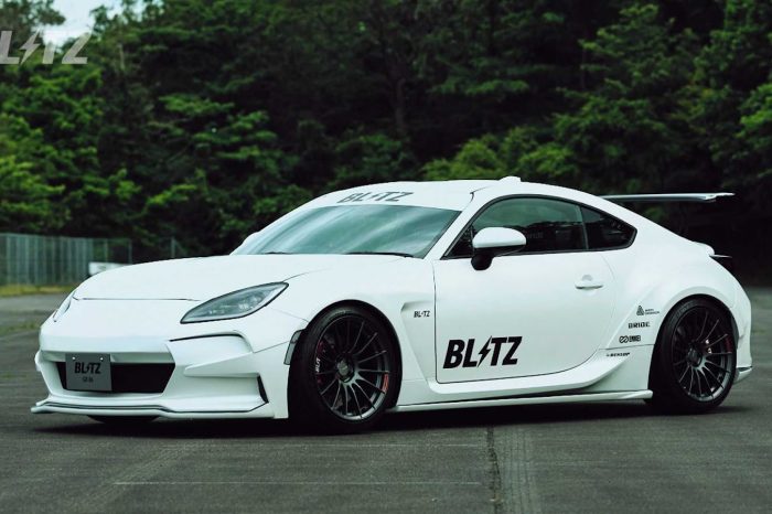 日本改裝品牌 Blitz 推出 Toyota GR86 的寬體套件與升級版懸吊系統