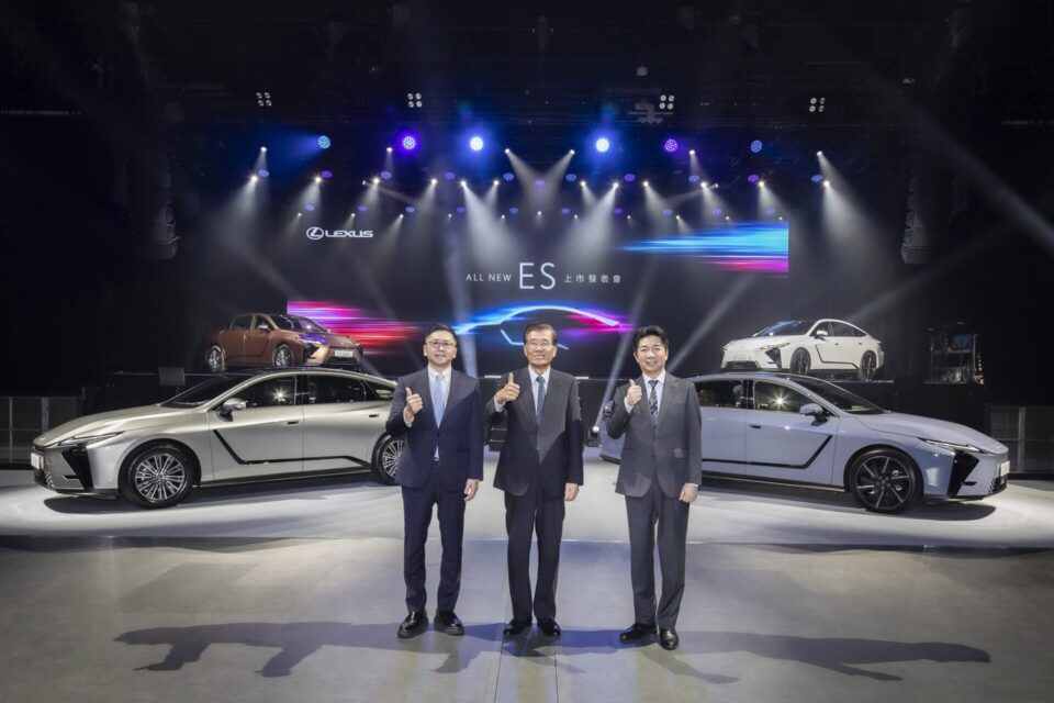 豪華 馭見新格局 LEXUS 新世代旗艦房車 ALL NEW ES 磅礴登場