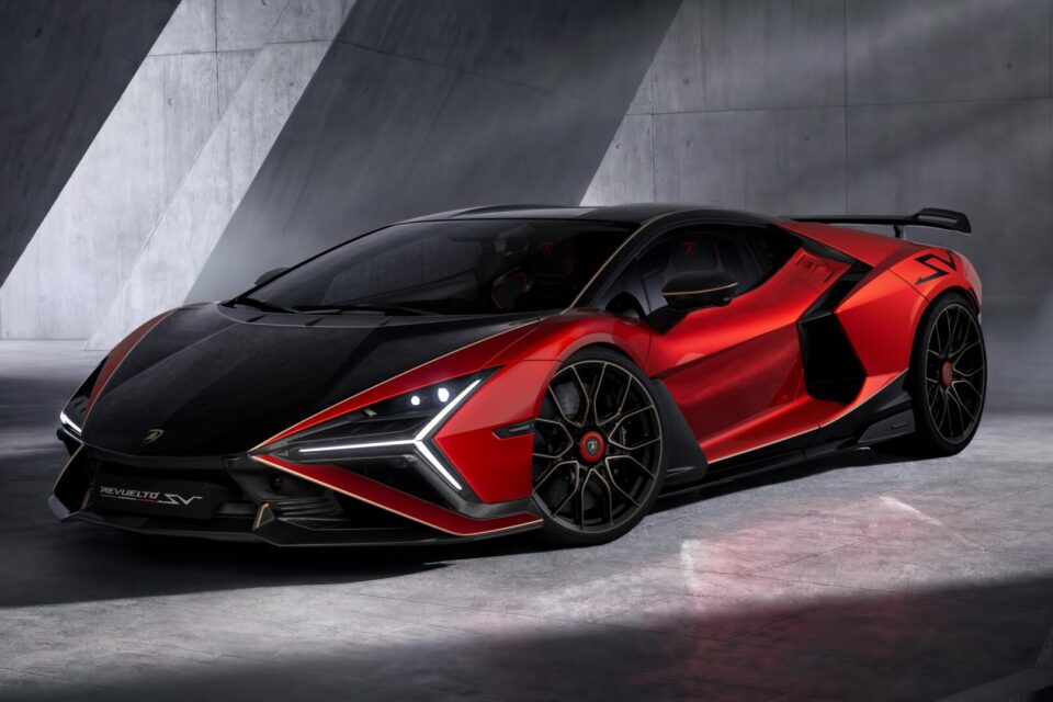 Lamborghini Revuelto SV  顛覆線型極限 開啟駕馭的量子躍進